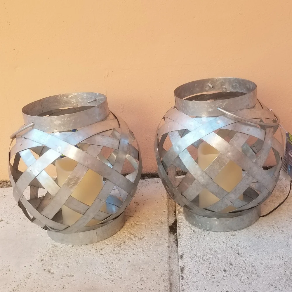 Wilson & Fisher Silver Lantern Set